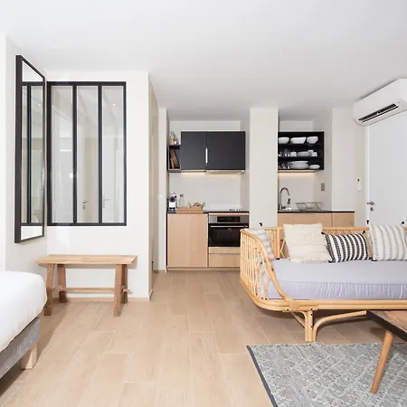 10 & 11 By Des Lices