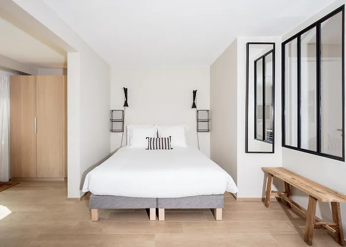 10 & 11 By Des Lices